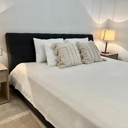 Luxe 5Th Avenue Apartment